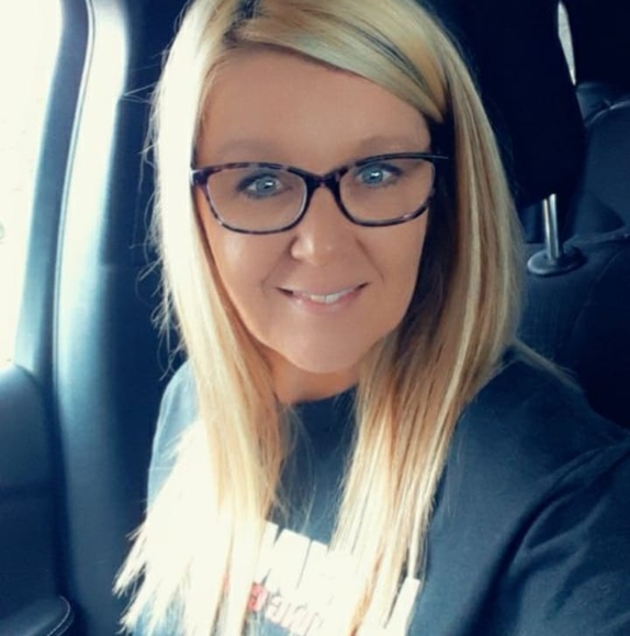 Poshmark profile picture for @educator